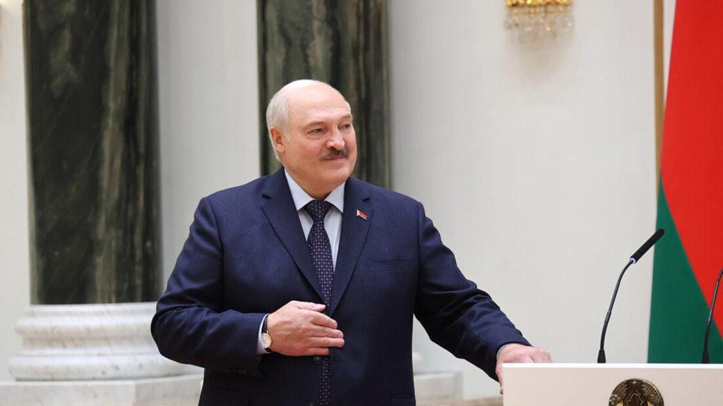 Лукашенко простил лесбиянок и положил вину за их существование на мужчин