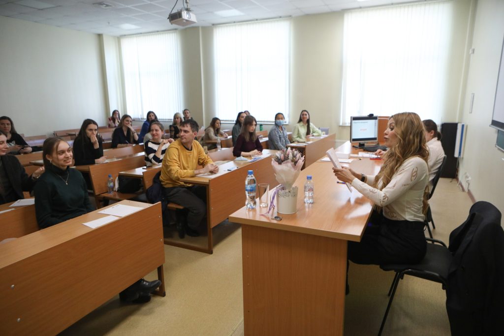 Поклонская после урока о язычестве обвинила критиков в недостатке образования