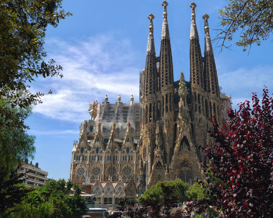 Испанию посетили рекордные 8,2 млн иностранных туристов в мае 2023 года