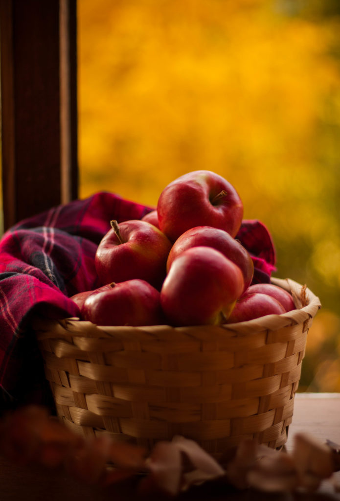 Диетолог Татьяна Залетова призвала есть по два яблока в день для защиты печени