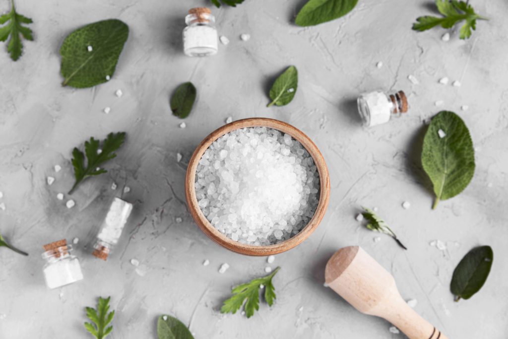 Диетолог Садыков призвал ограничить употребление соли