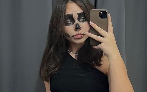 Сестра Инстасамки отпраздновала Хэллоуин в гриме скелета