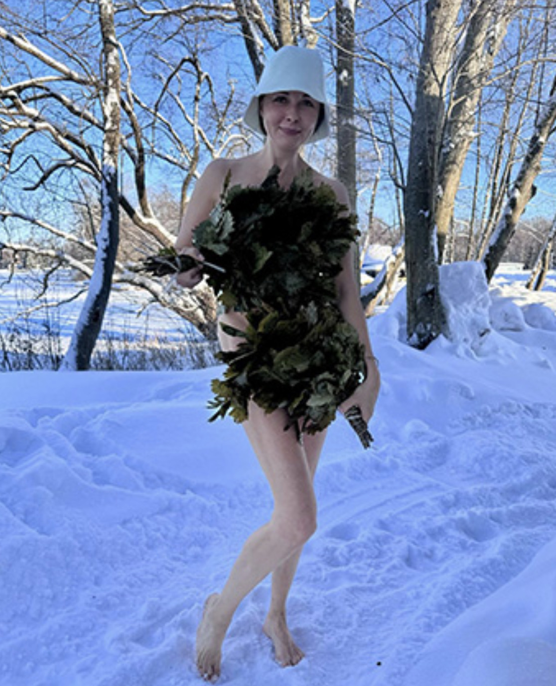Из бани в снег голышом женщины (68 фото)