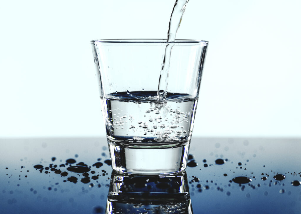 Диетолог Залетова: дефицит потребления воды нужно восполнять постепенно
