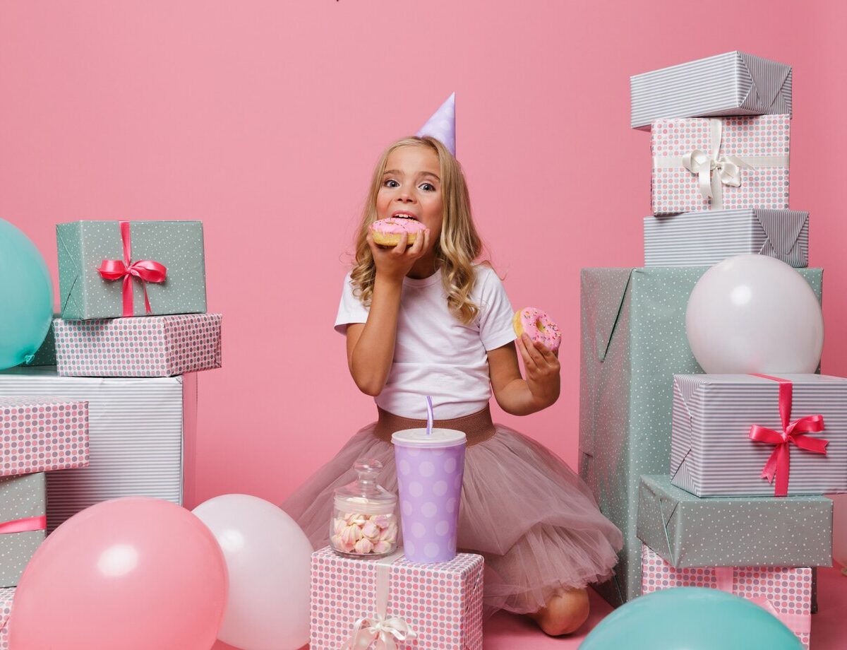 Что подарить девочке: правила выбора подарков и подборка по возрастам - Маркетплейс gkhyarovoe.ru