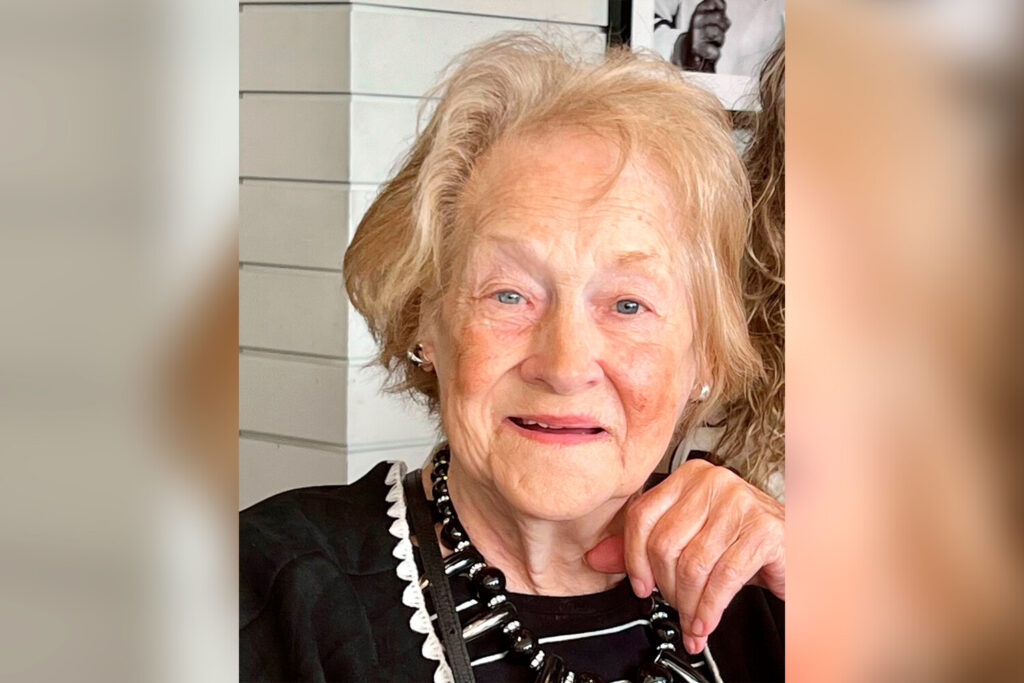 Шерон Стоун показала свою 91-летнюю маму
