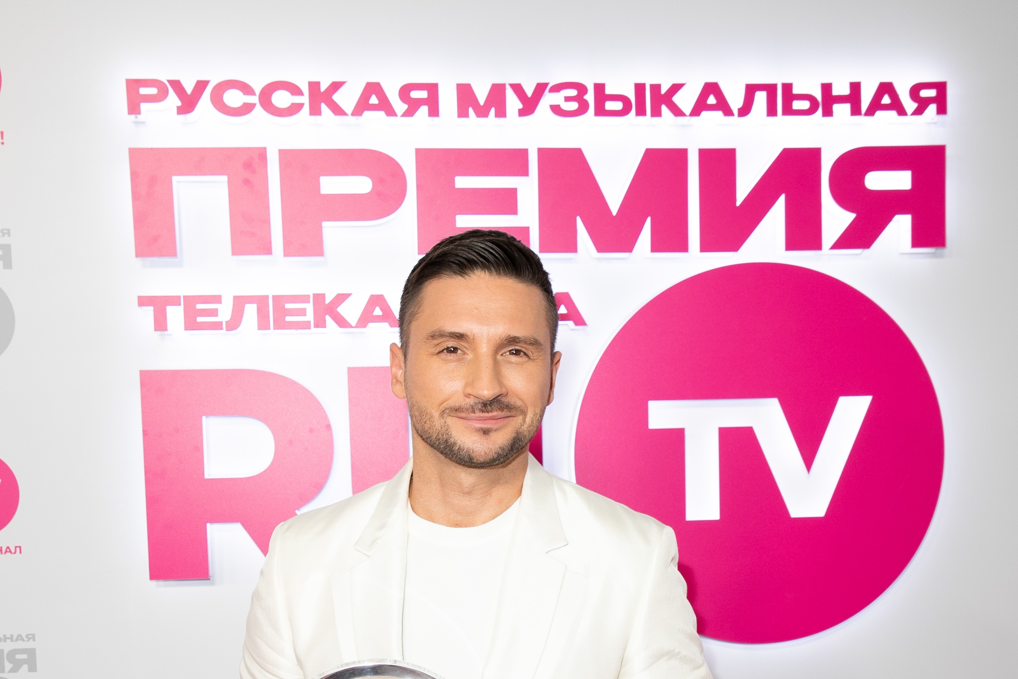 Сергей Лазарев приобрел для диско-бабушки квартиру и телевизор в Сыктывкаре