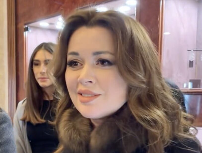 Певица Ольга Орлова призналась в тайном визите в больницу к умирающей Заворотнюк