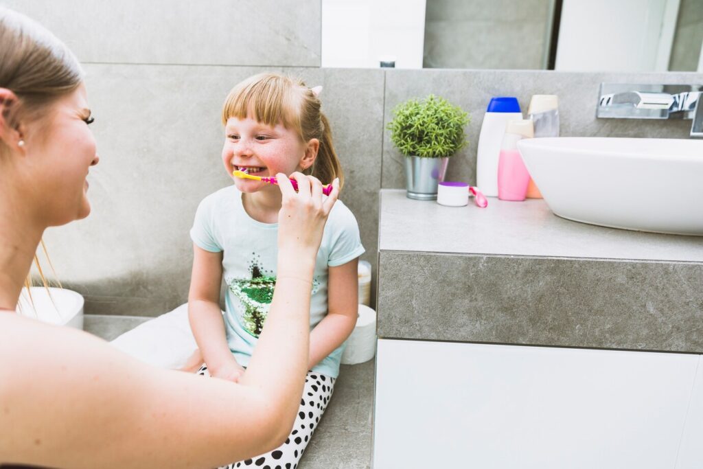 Как научить ребенка чистить зубы