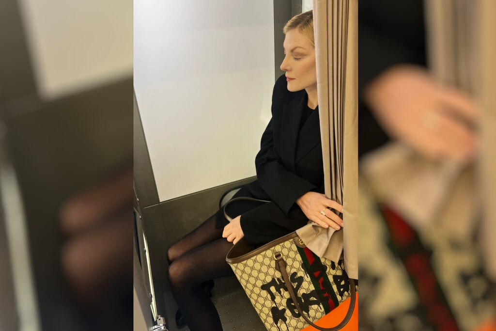 Рената Литвинова похвасталась сумкой за 370 тысяч рублей
